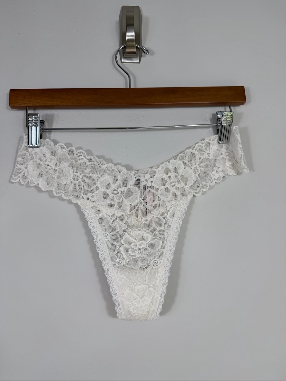 Victoria’s Secret White Floral Lace Thong Panty Large L Sexy Lingerie